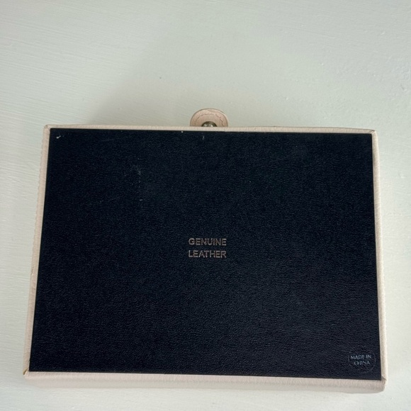 Pandora Ivory Jewelry Case - Picture 3 of 13